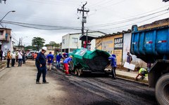 Dentro do programa Nova Maceió, as ruas do Clima Bom estão sendo pavimentadas