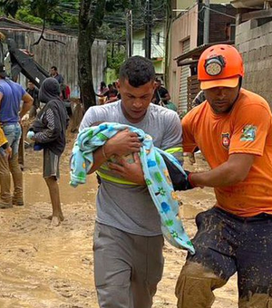 Jornalista que passava carnaval em São Sebastião noticia desastre