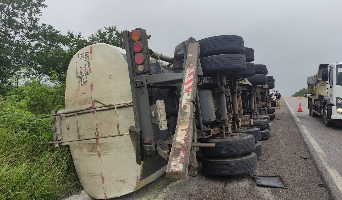 Grave acidente provoca a morte de duas pessoas e deixa outras seis feridas em Inhapi