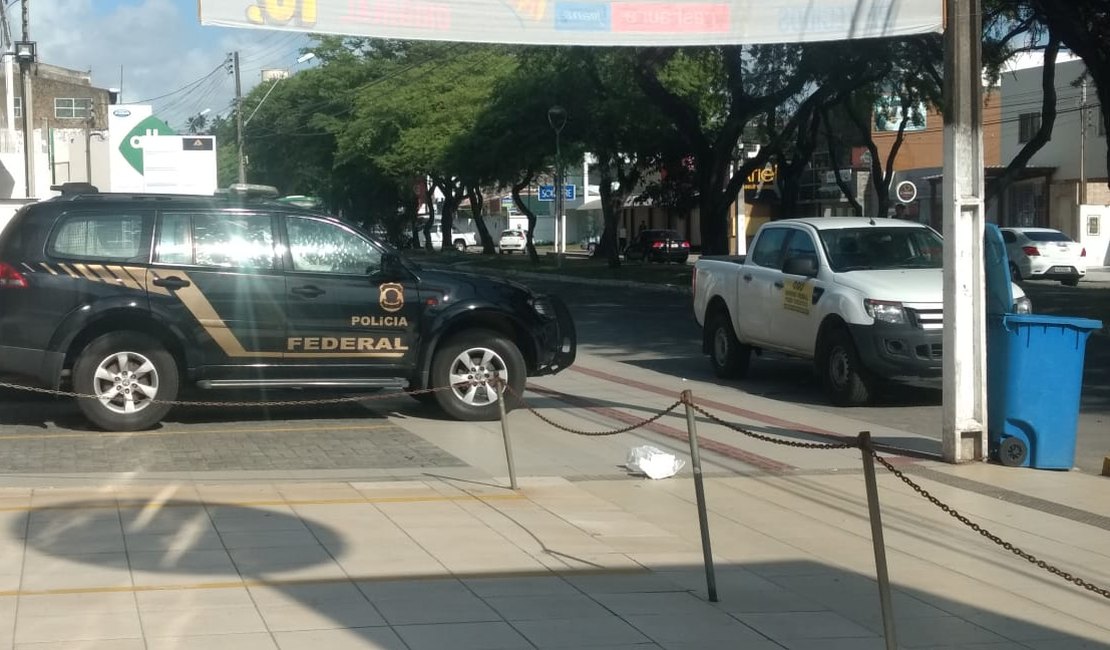 PF cumpre 26 mandados por desvio de recursos públicos no transporte escolar em Alagoas