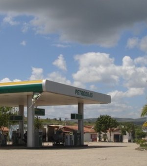 Em Traipu, falta de combustíveis faz crescer a venda clandestina de gasolina e etanol