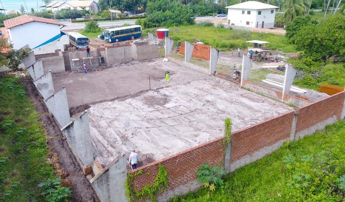 Prefeitura de Maragogi retoma obra de Quadra Poliesportiva de Peroba