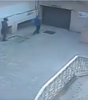 [Vídeo] Com a morte de estudante, suspeito de ter espancado o colega chora ao saber da notícia