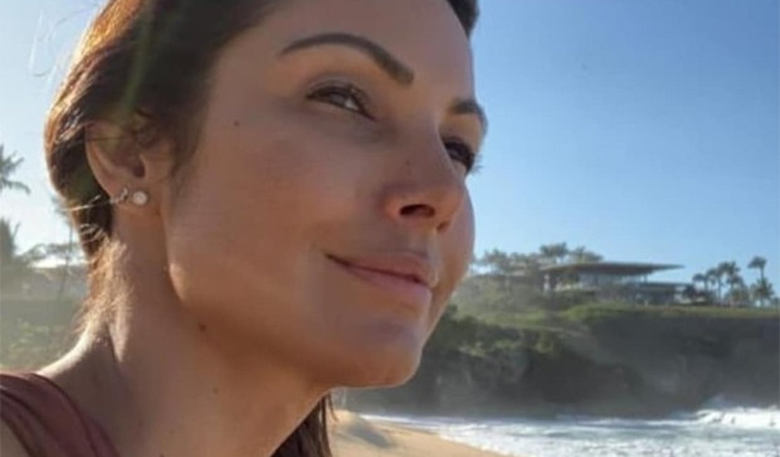 Patrícia Poeta de 'Cara lavada' na praia: 'sem make, mas com filtro solar'