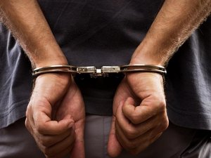 Homem é preso pela polícia após furtar residência em Arapiraca