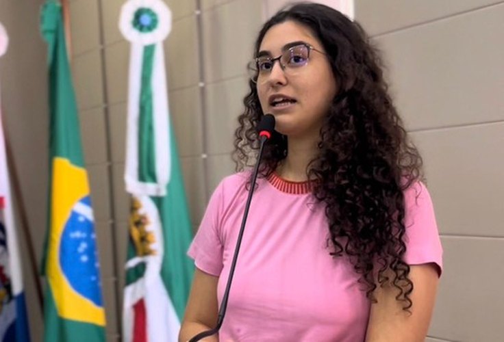 Vereadora de Maceió ironiza colocação da Beija-Flor após investimento da Prefeitura