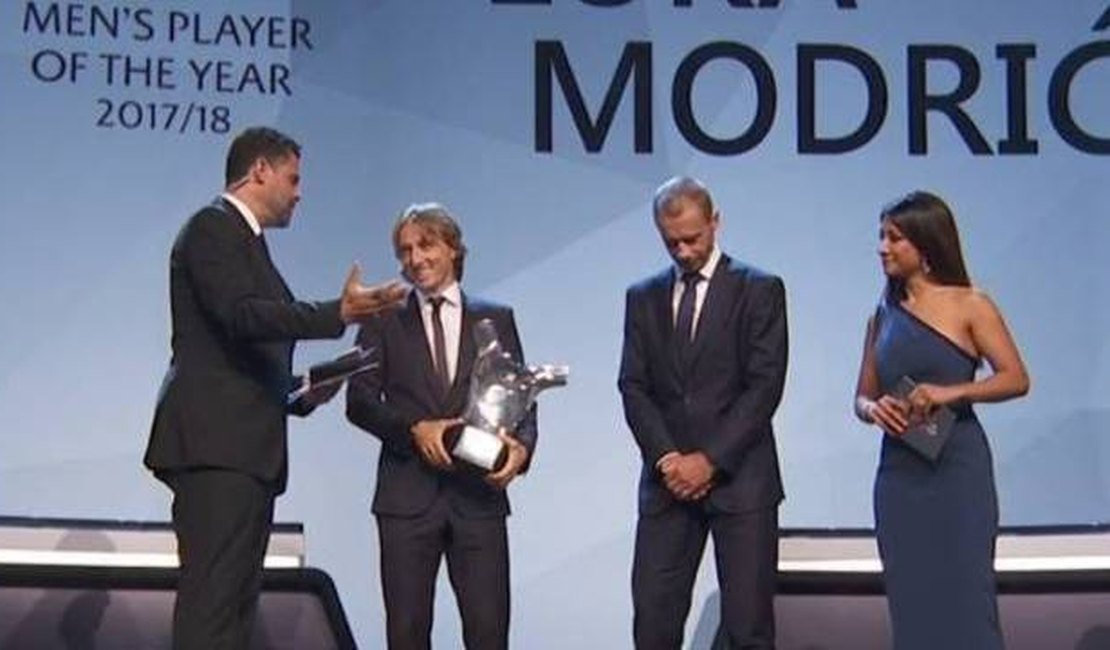 Modric derruba Cristiano Ronaldo e é eleito melhor jogador da Europa