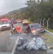 [Vídeo] Colisão entre carros de passeio deixa três pessoas mortas na BR-316 em Maribondo