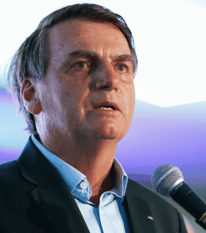 Bolsonaro assina projeto com regras para mineração e geração de energia em terras indígenas