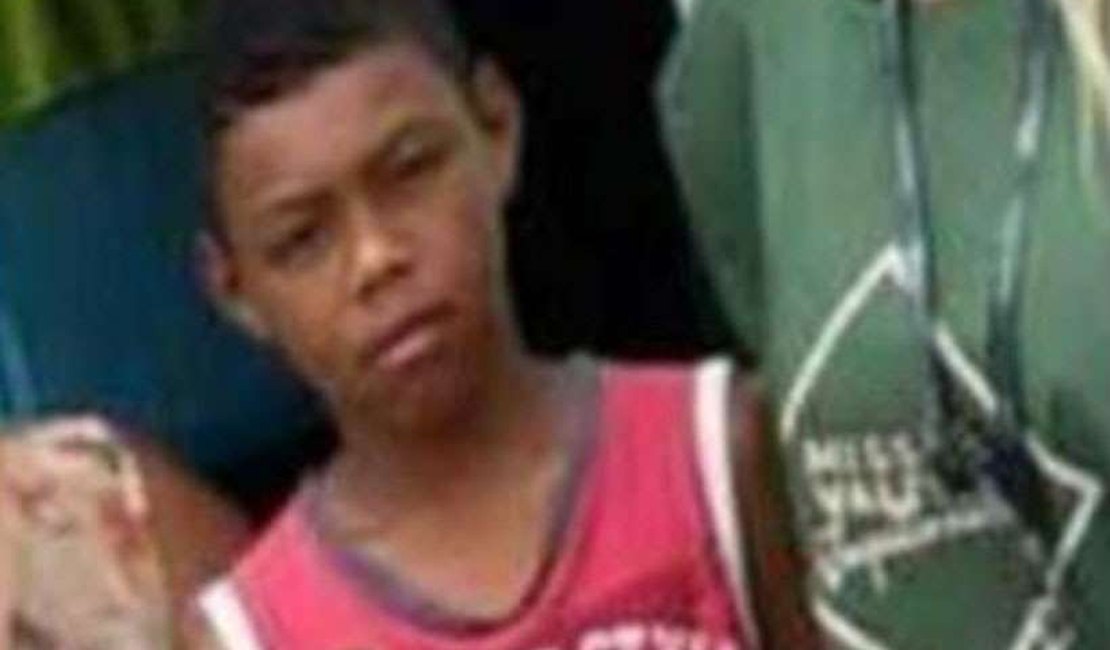 Garoto de 12 anos é assassinado com golpe de faca por causa de R$ 1