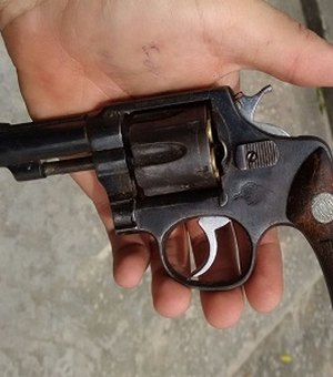 Jovem é preso com arma de fogo no Centro de Marechal Deodoro 