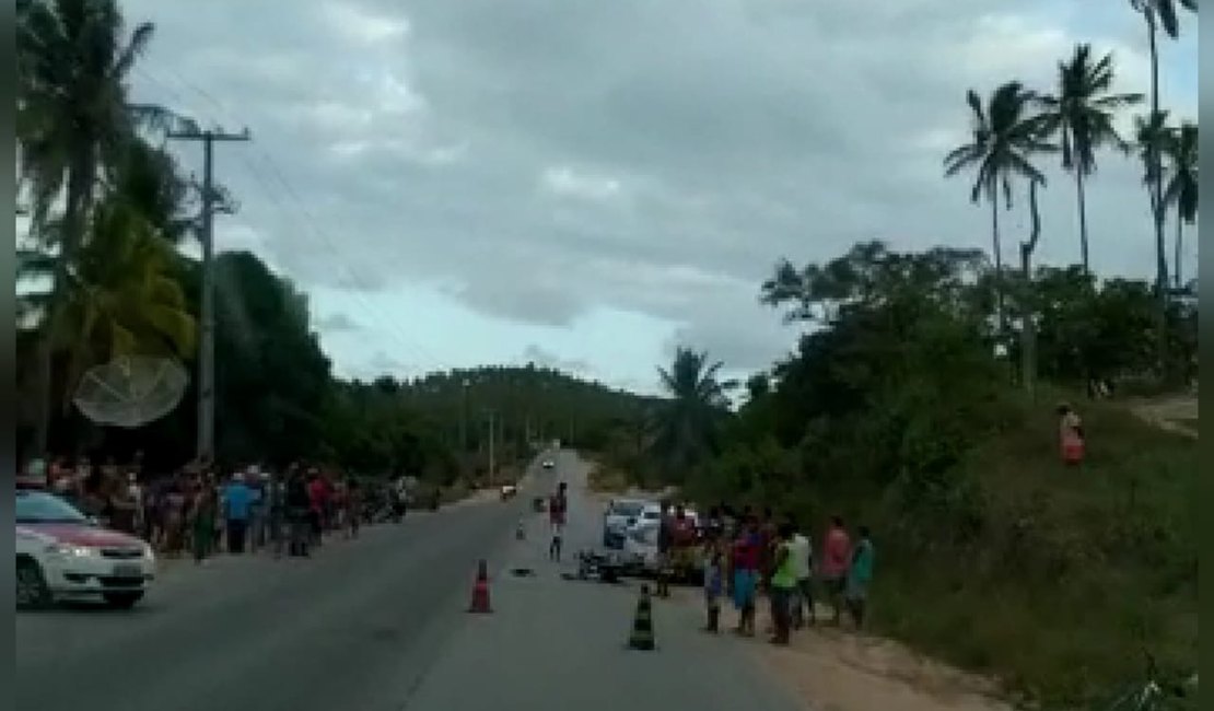 Colisão entre carro e moto deixa feridos em Japaratinga