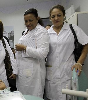 'Não somos o governo cubano', dizem médicos que querem ficar no Brasil