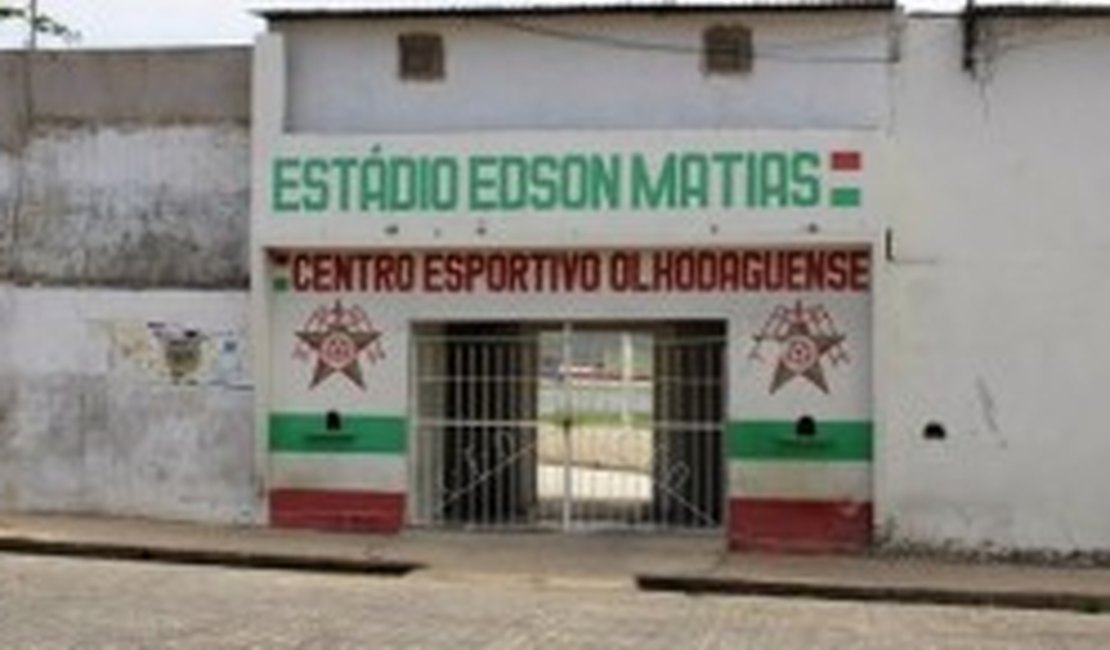 Jovem é amarrado ao tentar praticar furto no estádio de Olho D'Água das Flores
