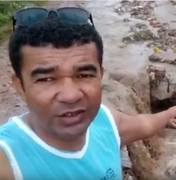 [Vídeo] Morador faz apelo para Prefeitura de Arapiraca consertar cratera na porta de sua casa