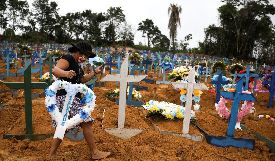 Covid-19: Brasil registra 17,4 milhões de casos e 488,2 mil mortes