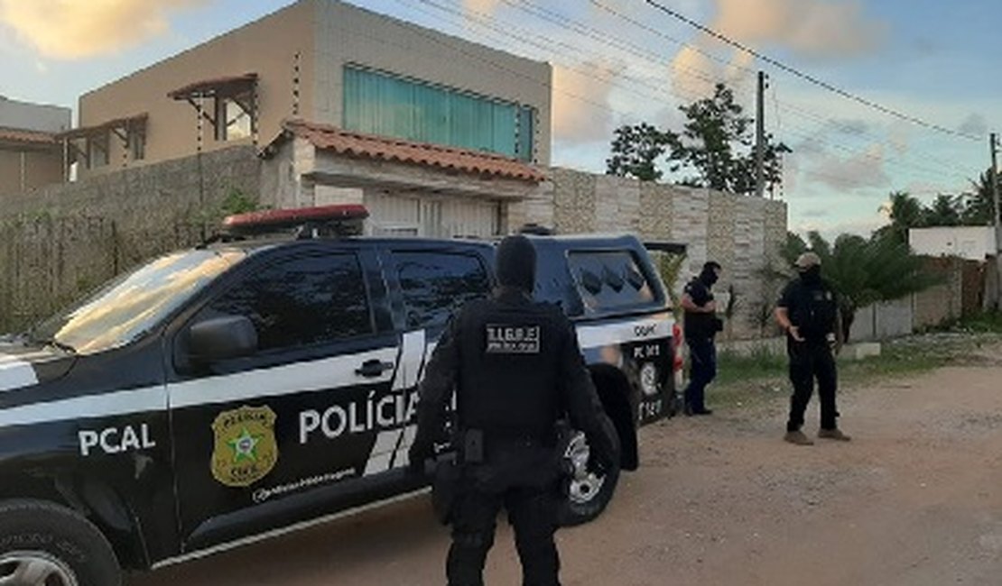 Mulher é presa suspeita de atrair dois homens para emboscada e serem mortos em Arapiraca