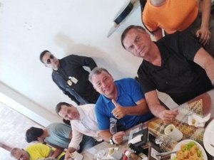 Após carreata, Bolsonaro chega a polo gastronômico da grande Maceió