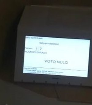 Eleitor agride mesária ao achar que urna estava fraudada