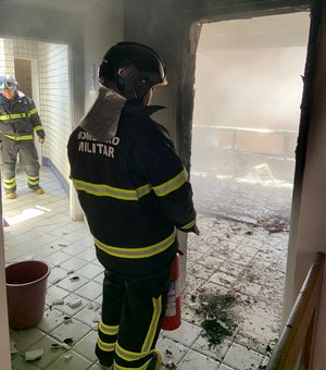 [Vídeo] Incêndio atinge cobertura em apartamento no bairro da Ponta Verde