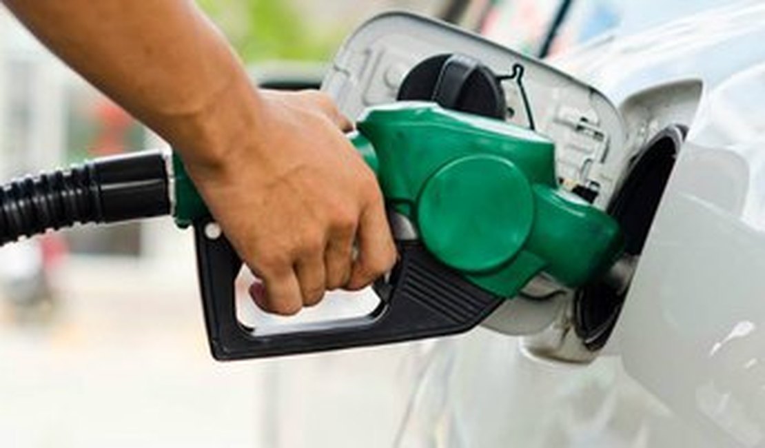 Preço da gasolina voltar a cair em Arapiraca, mas segue mais caro que na capital
