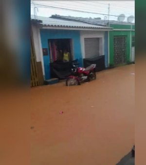 [Vídeo] Chuvas provocam novos estragos em Jacuípe nesta sexta-feira