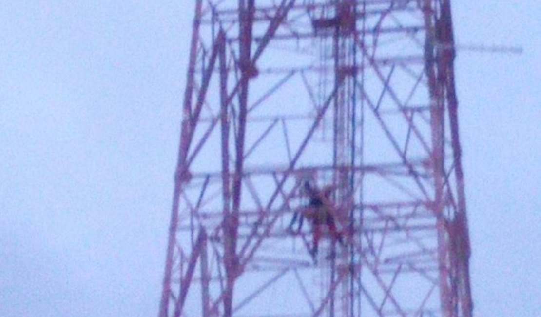 Corpo de Bombeiros resgata jovem em torre de telefonia no município de Traipu 