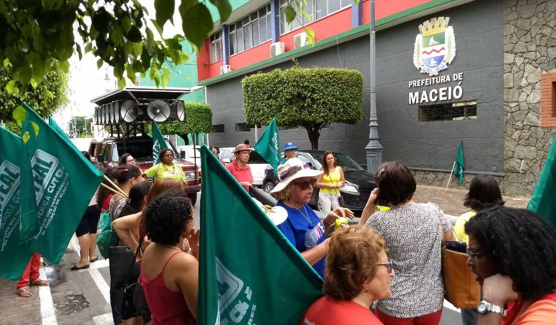 Servidores da Educação e Prefeitura se reúnem para discutir reajuste salarial