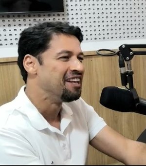 Em entrevista em Arapiraca, Rodrigo Cunha afirma meta de levar CNH Social para todo o estado