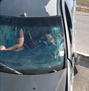 Acidente de carro deixa duas pessoas feridas no Benedito Bentes
