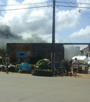 Estabelecimento comercial incendeia em Porto Calvo