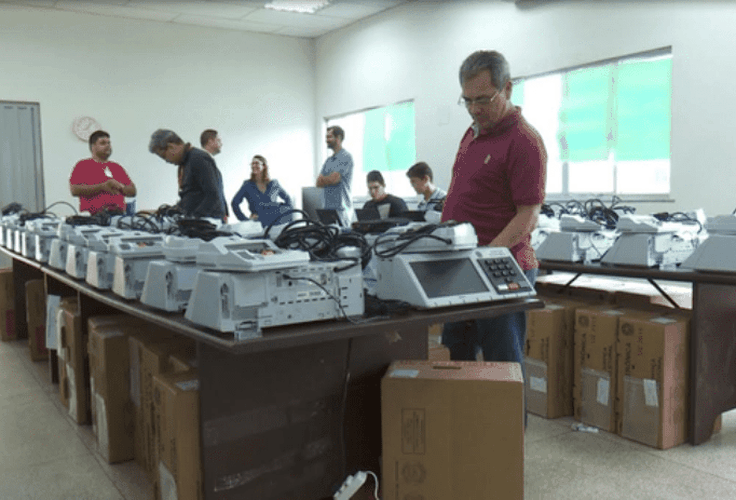 Vinte cidades brasileiras elegeram seus novos prefeitos neste domingo (3)