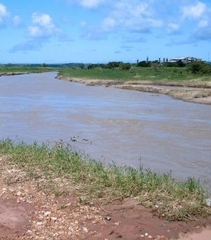 Banhistas ficam ilhados no Rio Coruripe ao saírem para pescar 