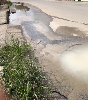 [Vídeo] Moradores denunciam vazamentos de água em duas ruas do bairro Cacimbas, em Arapiraca