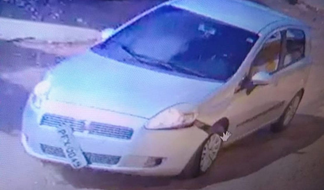 [Vídeo] Carro é roubado na Santa Lúcia, em Maceió