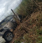 Colisão deixa um ferido e carro em chamas em União dos Palmares