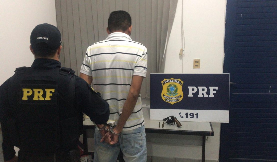 Homem é preso com arma e munições na BR-101, em São Miguel dos Campos