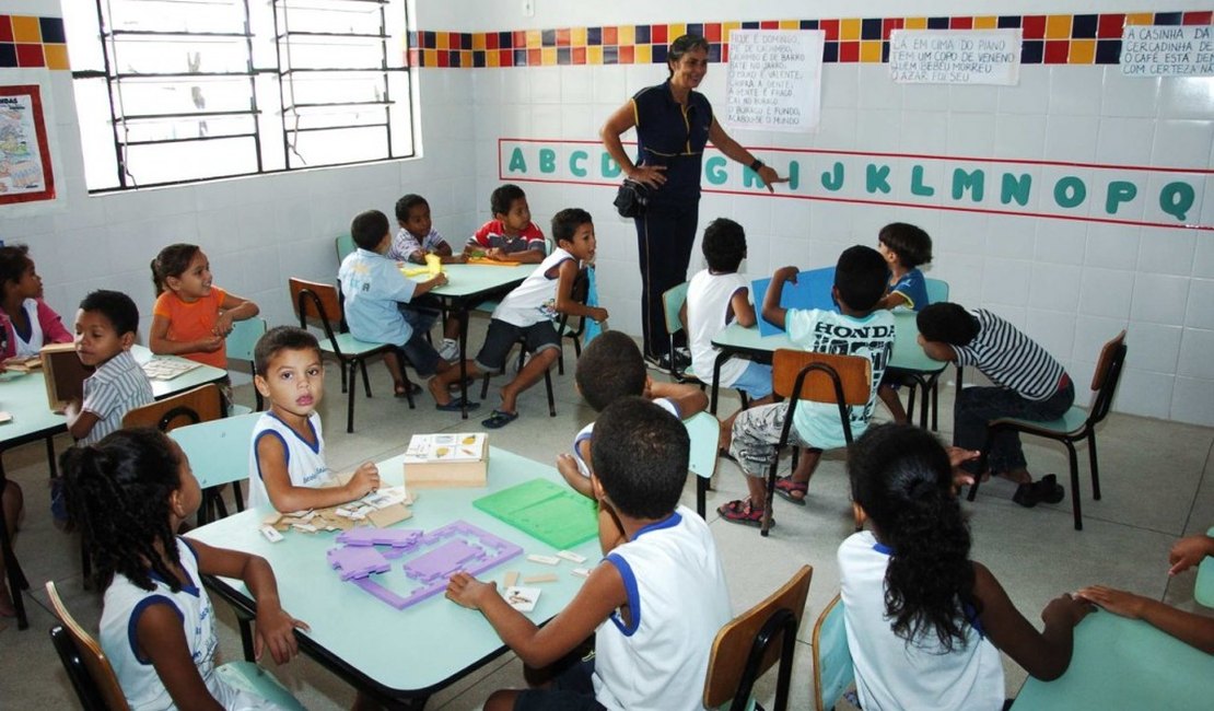 Servidores da Educação entram em férias coletivas em Maceió