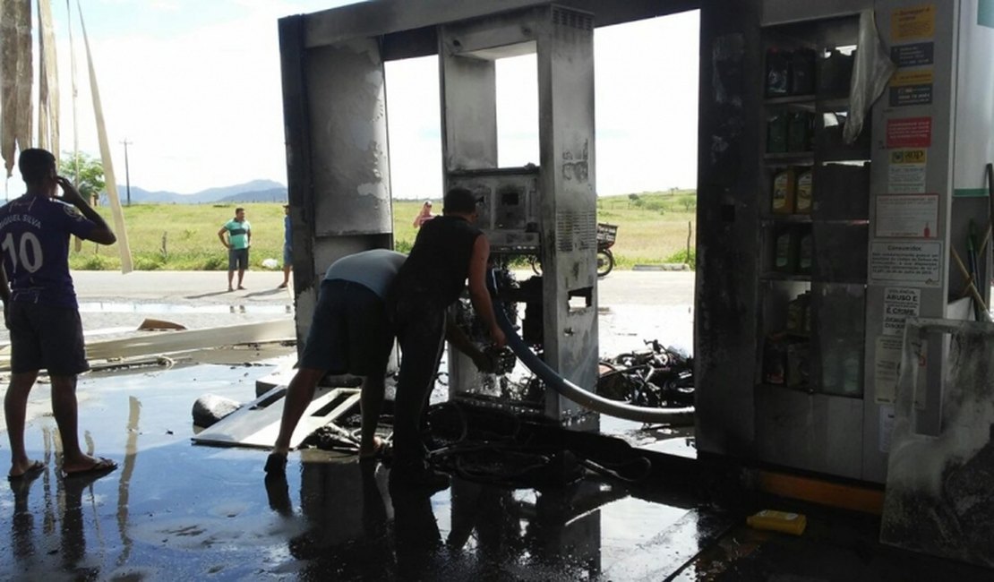 Em Alagoas, explosão em moto provoca incêndio em posto de combustíveis 