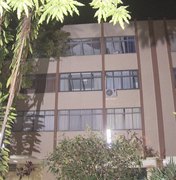 Mulher morre após queda do 3º andar de prédio; marido é preso