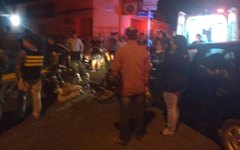 Colisão entre carro e moto deixa uma pessoa ferida em Arapiraca