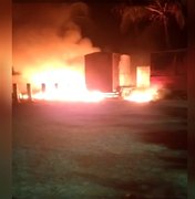 [Vídeo] Passo de Camaragibe: trailers são incendiados na Praia do Marceneiro