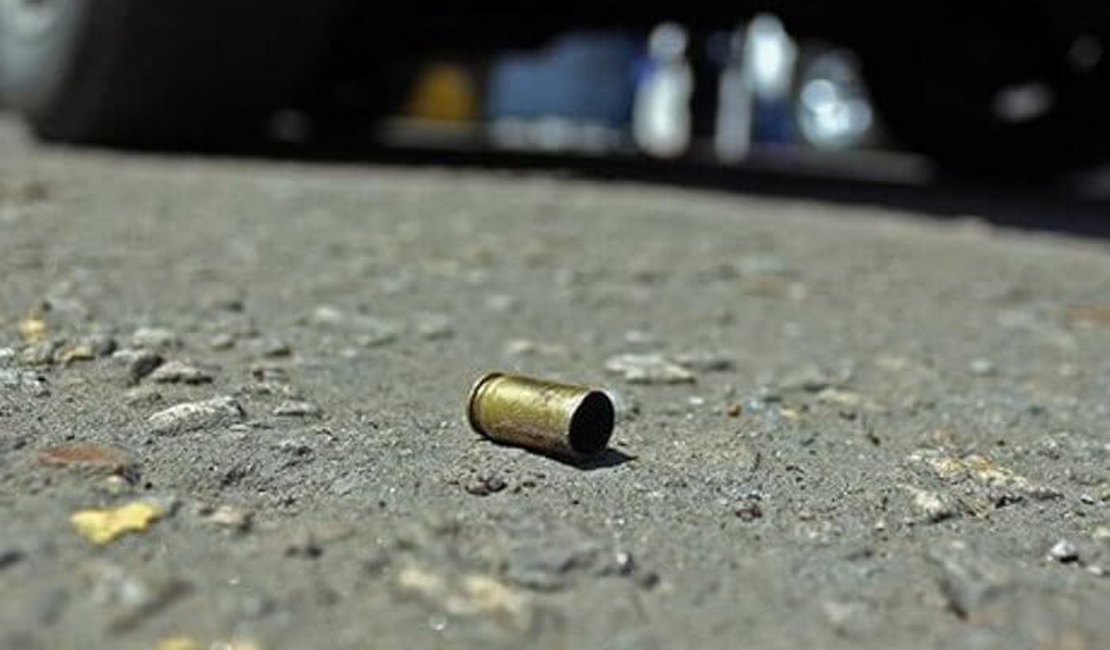 Suposta bala perdida atinge rosto de homem na parte alta de Maceió