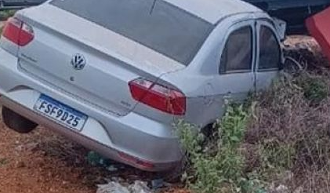 Acidente entre carro e moto provoca duas mortes na AL-220 em Olho D’água do Casado