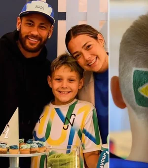 Filho de Neymar pinta a bandeira do Brasil na cabeça para assistir ao jogo da Seleção
