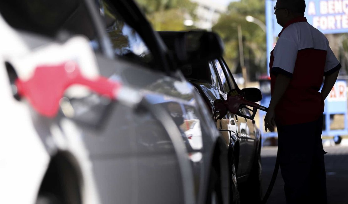 Preço médio da gasolina em Maceió continua próximo da faixa dos R$ 6,00