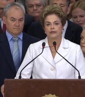 Após afastamento, Dilma fala em golpe e classifica processo como maior brutalidade