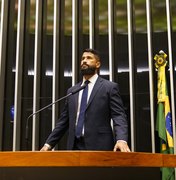 Na Câmara, deputado Delegado Fabio Costa critica Zeca Baleiro por ridicularizar espectador durante show em Penedo