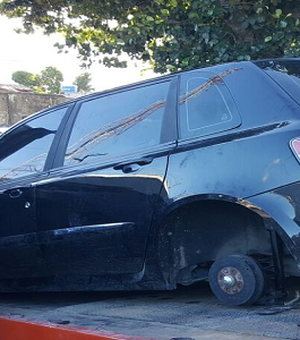 Polícia recupera veículo roubado que estava abandonado próximo a canavial