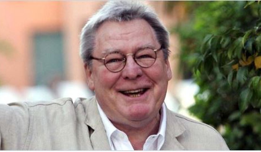 Alan Parker, diretor de 'Evita' e 'Pink Floyd: The Wall', morre aos 76 anos